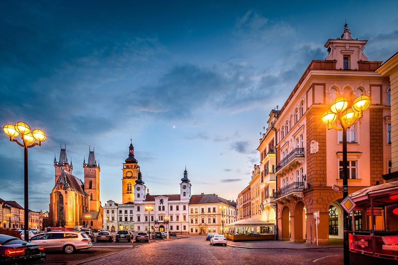 Unique Central Square Business Apt. Hradec Kralove Exterior photo